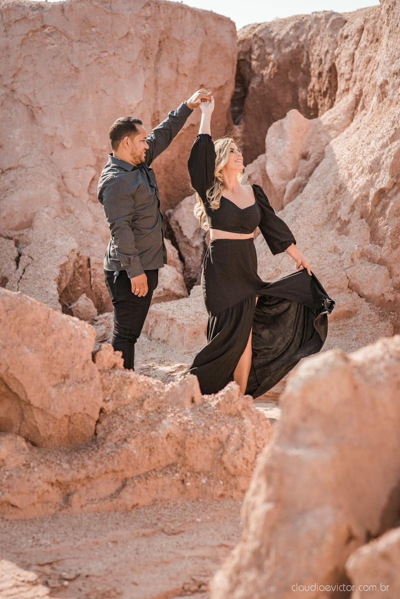 ensaio de casal pre wedding pré-casamento de casamento em serra manguinhos bar maresias fotógrafo de casamento em vila velha fotógrafo de casamento em vitória fotógrafo de casamento em aracruz noivo noiva por do sol fim de tarde cânion