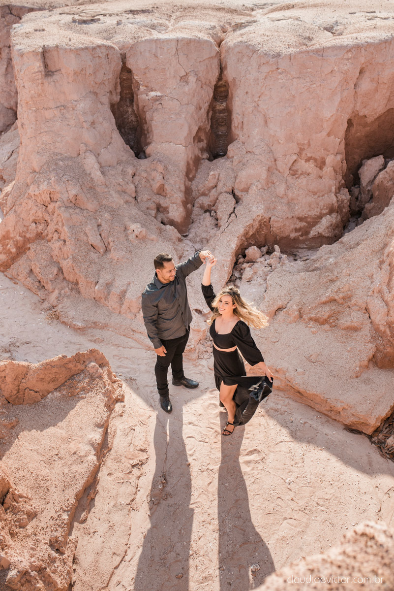 ensaio de casal pre wedding pré-casamento de casamento em serra manguinhos bar maresias fotógrafo de casamento em vila velha fotógrafo de casamento em vitória fotógrafo de casamento em aracruz noivo noiva por do sol fim de tarde cânion