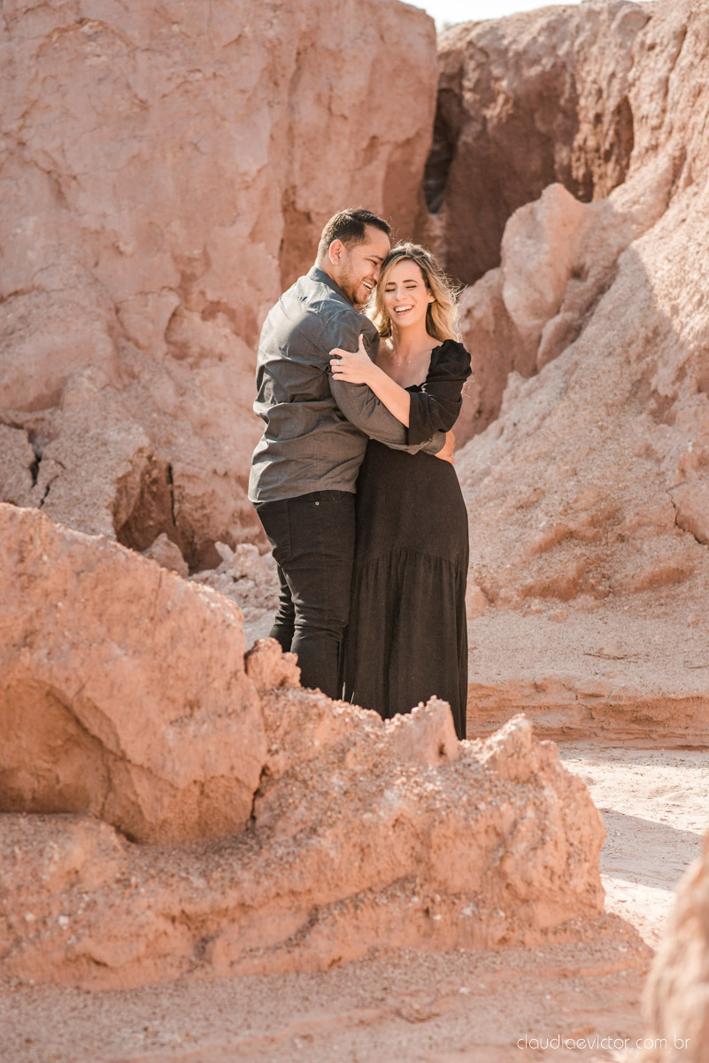 ensaio de casal pre wedding pré-casamento de casamento em serra manguinhos bar maresias fotógrafo de casamento em vila velha fotógrafo de casamento em vitória fotógrafo de casamento em aracruz noivo noiva por do sol fim de tarde cânion