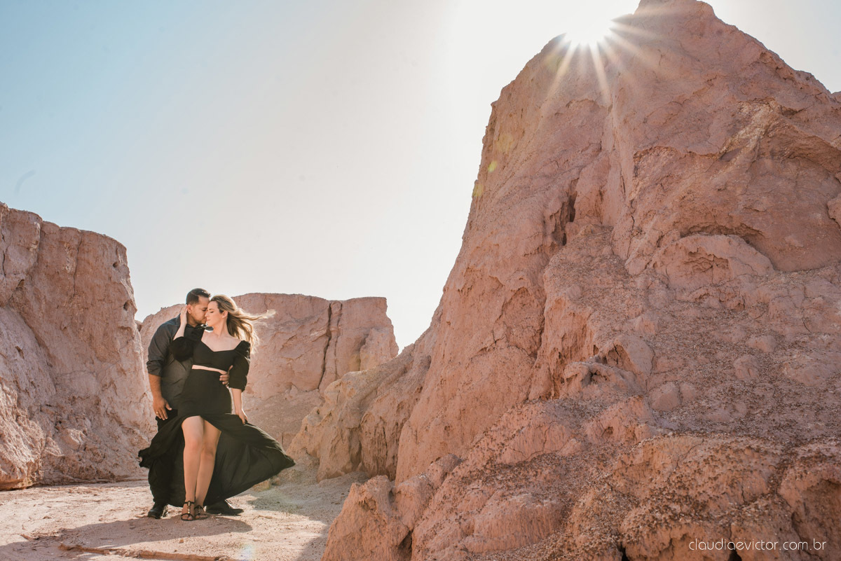 ensaio de casal pre wedding pré-casamento de casamento em serra manguinhos bar maresias fotógrafo de casamento em vila velha fotógrafo de casamento em vitória fotógrafo de casamento em aracruz noivo noiva por do sol fim de tarde cânion