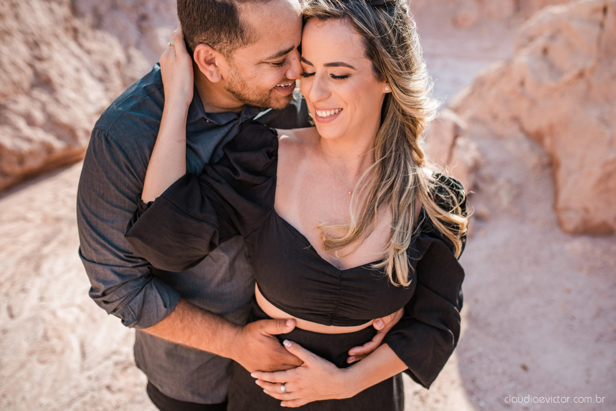 ensaio de casal pre wedding pré-casamento de casamento em serra manguinhos bar maresias fotógrafo de casamento em vila velha fotógrafo de casamento em vitória fotógrafo de casamento em aracruz noivo noiva por do sol fim de tarde cânion