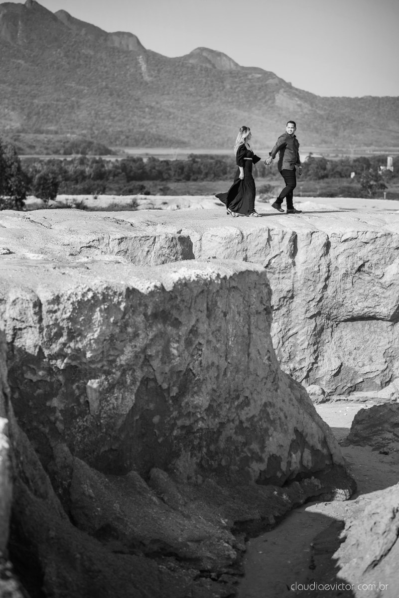ensaio de casal pre wedding pré-casamento de casamento em serra manguinhos bar maresias fotógrafo de casamento em vila velha fotógrafo de casamento em vitória fotógrafo de casamento em aracruz noivo noiva por do sol fim de tarde cânion