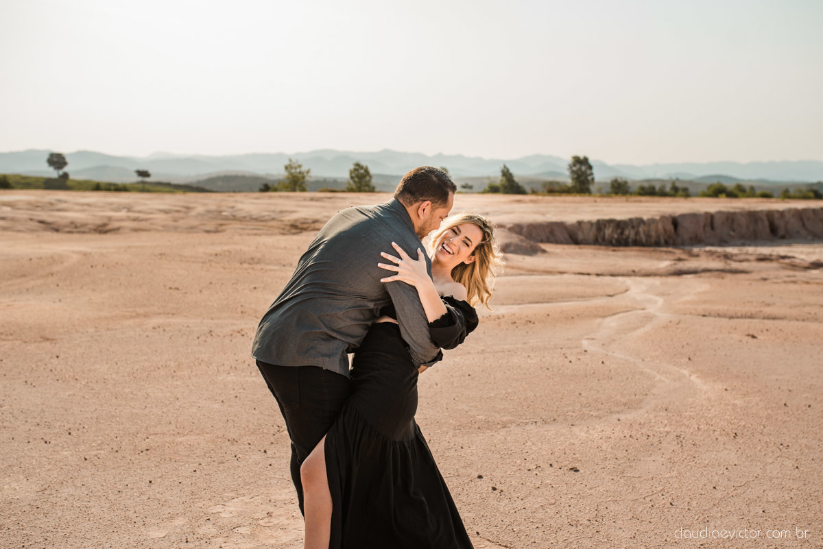 ensaio de casal pre wedding pré-casamento de casamento em serra manguinhos bar maresias fotógrafo de casamento em vila velha fotógrafo de casamento em vitória fotógrafo de casamento em aracruz noivo noiva por do sol fim de tarde cânion