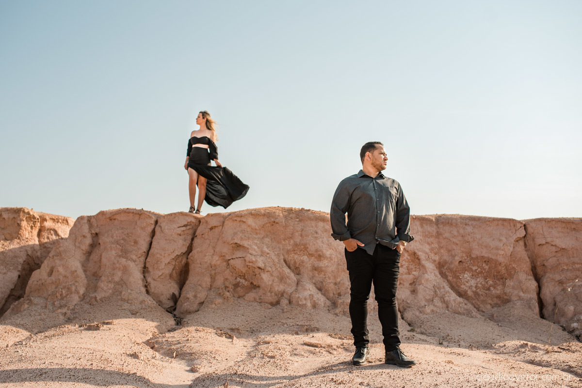 ensaio de casal pre wedding pré-casamento de casamento em serra manguinhos bar maresias fotógrafo de casamento em vila velha fotógrafo de casamento em vitória fotógrafo de casamento em aracruz noivo noiva por do sol fim de tarde cânion
