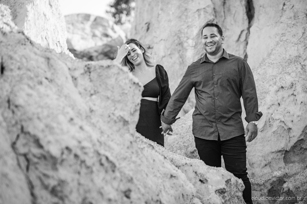 ensaio de casal pre wedding pré-casamento de casamento em serra manguinhos bar maresias fotógrafo de casamento em vila velha fotógrafo de casamento em vitória fotógrafo de casamento em aracruz noivo noiva por do sol fim de tarde cânion