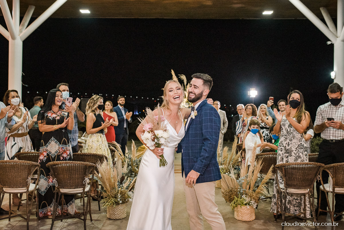 Casamento estilo mini wedding na praça do papa Gourmet noivo noiva casamento fotógrafo de casamento em vila velha fotógrafo de casamento em vitória fotógrafo de casamento espirito santo es vestido buquê decoração de casamento ao ar livre