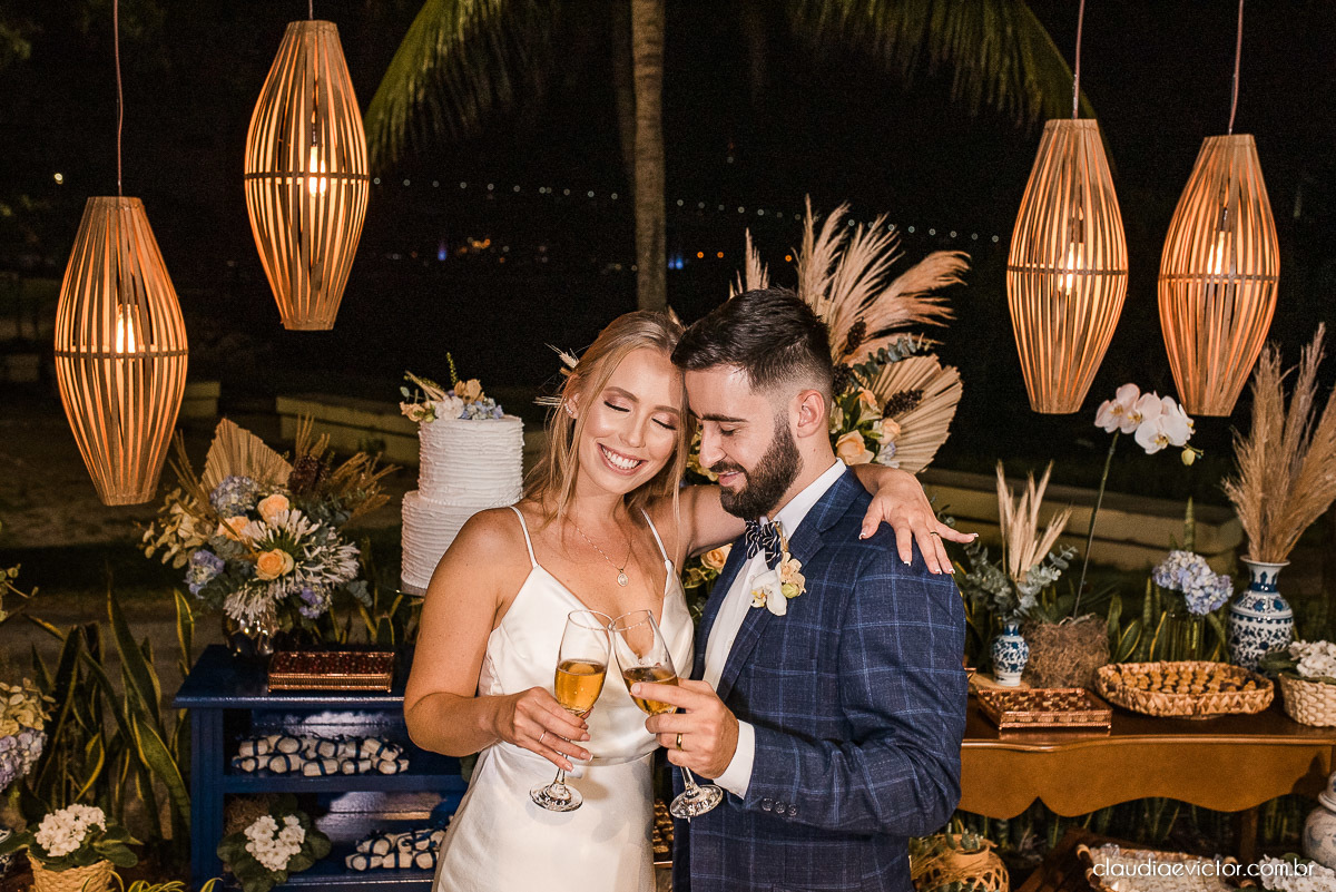 Casamento estilo mini wedding na praça do papa Gourmet noivo noiva casamento fotógrafo de casamento em vila velha fotógrafo de casamento em vitória fotógrafo de casamento espirito santo es vestido buquê decoração de casamento ao ar livre