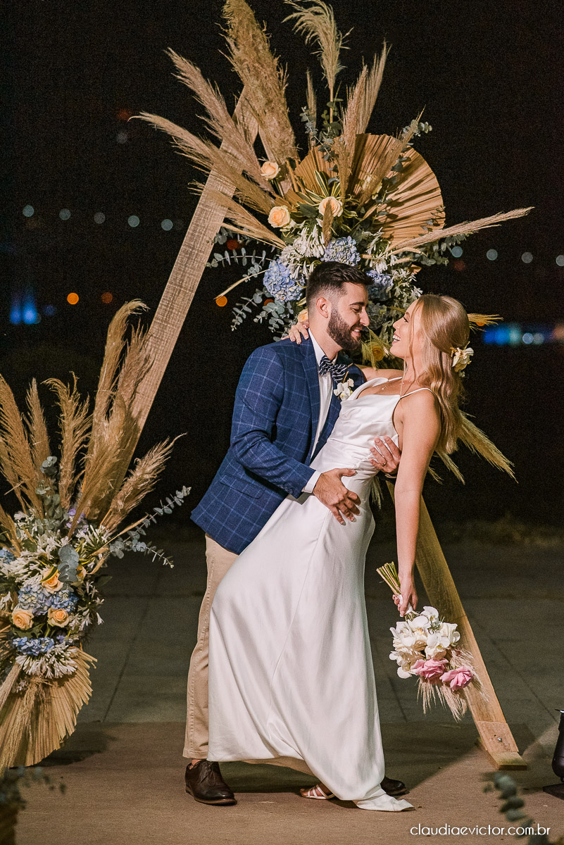 Casamento estilo mini wedding na praça do papa Gourmet noivo noiva casamento fotógrafo de casamento em vila velha fotógrafo de casamento em vitória fotógrafo de casamento espirito santo es vestido buquê decoração de casamento ao ar livre