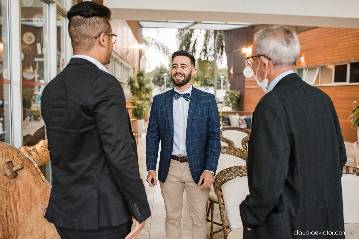 Casamento estilo mini wedding na praça do papa Gourmet noivo noiva casamento fotógrafo de casamento em vila velha fotógrafo de casamento em vitória fotógrafo de casamento espirito santo es vestido buquê decoração de casamento ao ar livre
