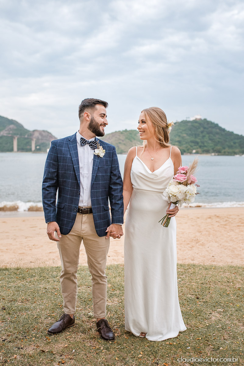 Casamento estilo mini wedding na praça do papa Gourmet noivo noiva casamento fotógrafo de casamento em vila velha fotógrafo de casamento em vitória fotógrafo de casamento espirito santo es vestido buquê decoração de casamento ao ar livre