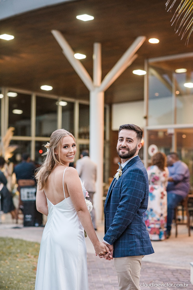 Casamento estilo mini wedding na praça do papa Gourmet noivo noiva casamento fotógrafo de casamento em vila velha fotógrafo de casamento em vitória fotógrafo de casamento espirito santo es vestido buquê decoração de casamento ao ar livre
