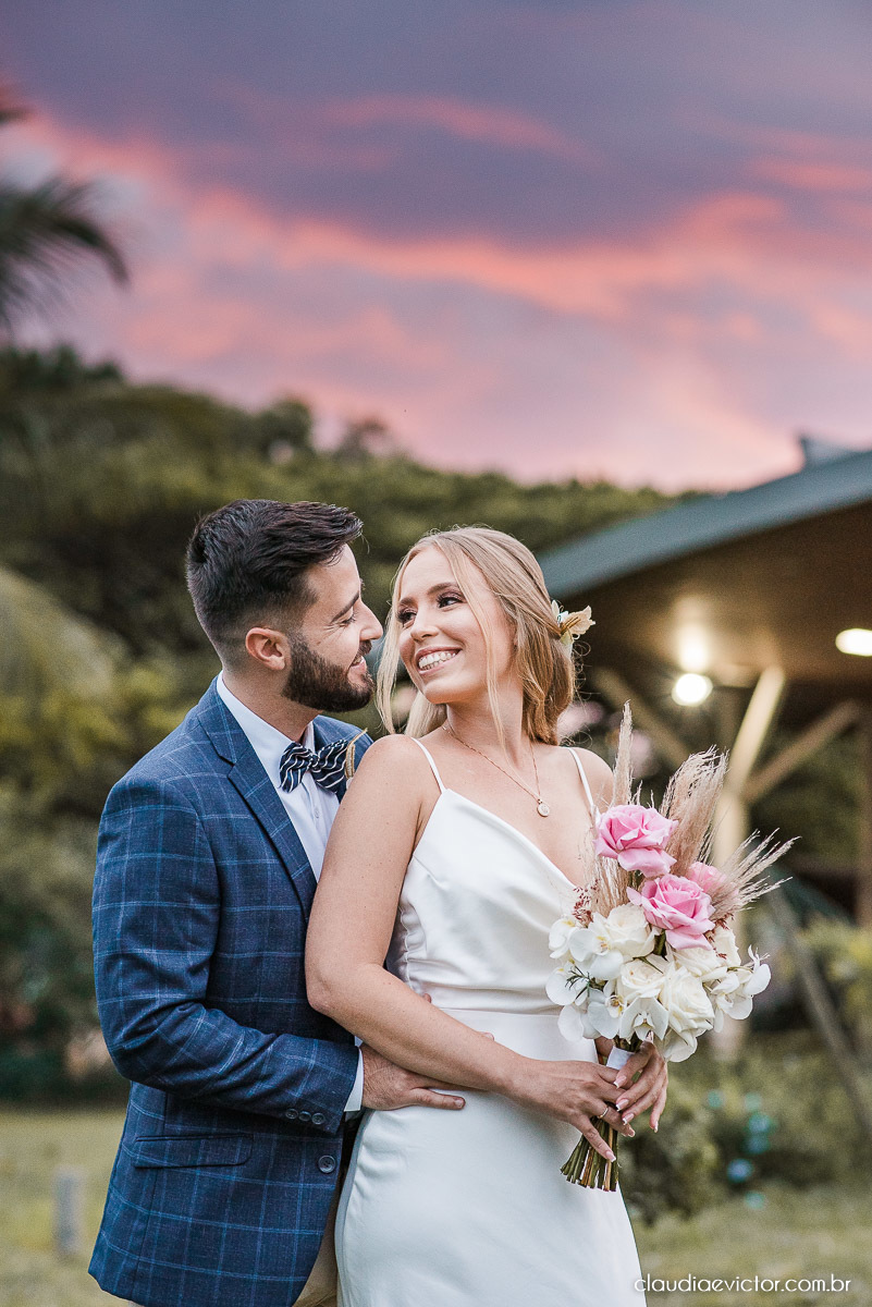 Casamento estilo mini wedding na praça do papa Gourmet noivo noiva casamento fotógrafo de casamento em vila velha fotógrafo de casamento em vitória fotógrafo de casamento espirito santo es vestido buquê decoração de casamento ao ar livre
