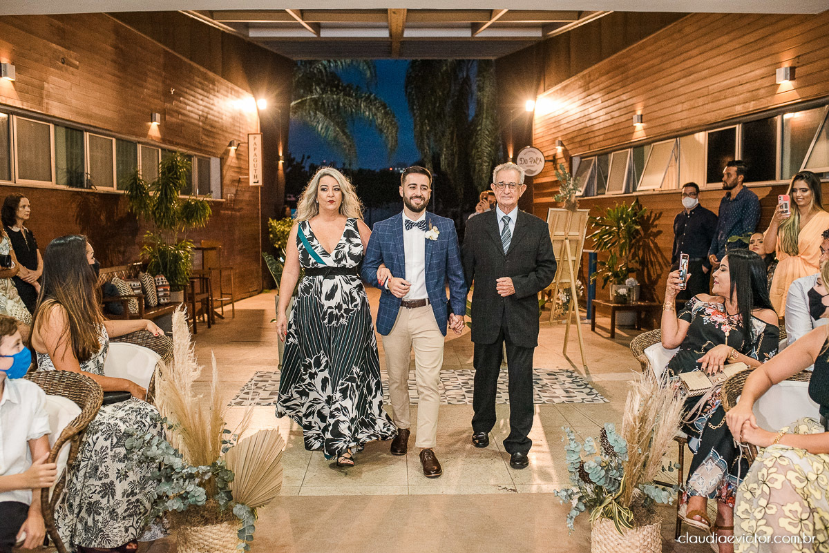 Casamento estilo mini wedding na praça do papa Gourmet noivo noiva casamento fotógrafo de casamento em vila velha fotógrafo de casamento em vitória fotógrafo de casamento espirito santo es vestido buquê decoração de casamento ao ar livre