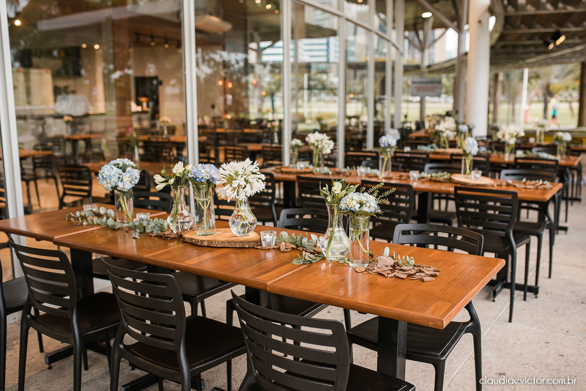 Casamento estilo mini wedding na praça do papa Gourmet noivo noiva casamento fotógrafo de casamento em vila velha fotógrafo de casamento em vitória fotógrafo de casamento espirito santo es vestido buquê decoração de casamento ao ar livre