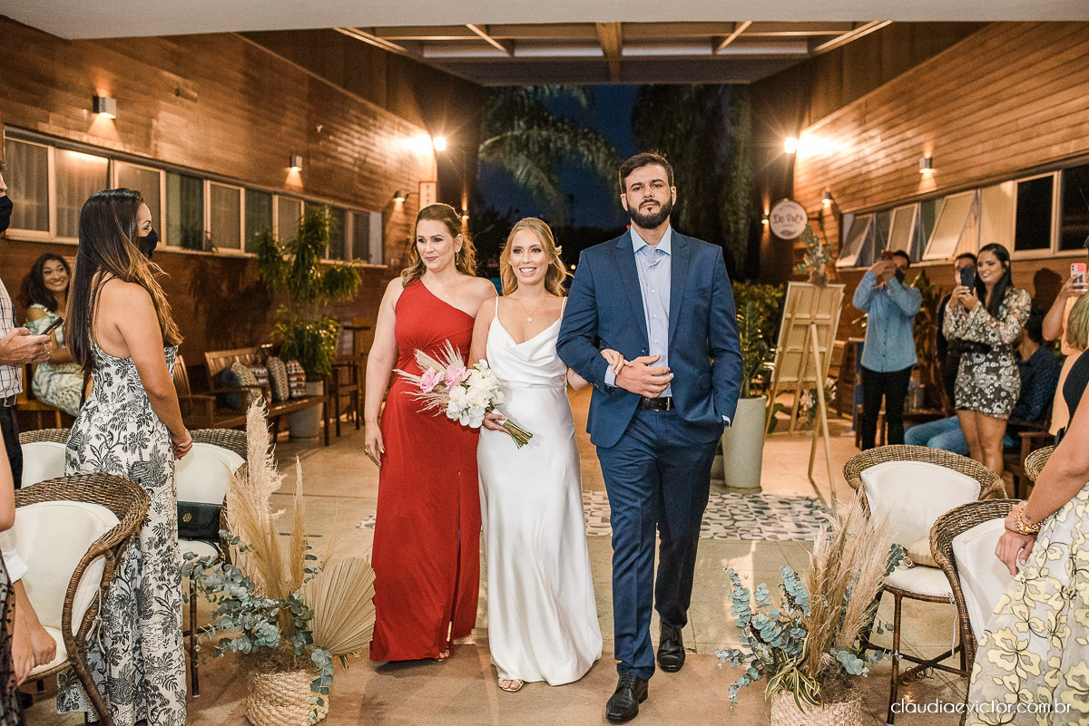 Casamento estilo mini wedding na praça do papa Gourmet noivo noiva casamento fotógrafo de casamento em vila velha fotógrafo de casamento em vitória fotógrafo de casamento espirito santo es vestido buquê decoração de casamento ao ar livre