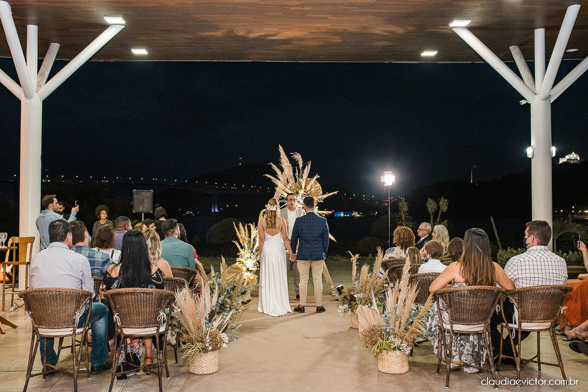 Casamento estilo mini wedding na praça do papa Gourmet noivo noiva casamento fotógrafo de casamento em vila velha fotógrafo de casamento em vitória fotógrafo de casamento espirito santo es vestido buquê decoração de casamento ao ar livre