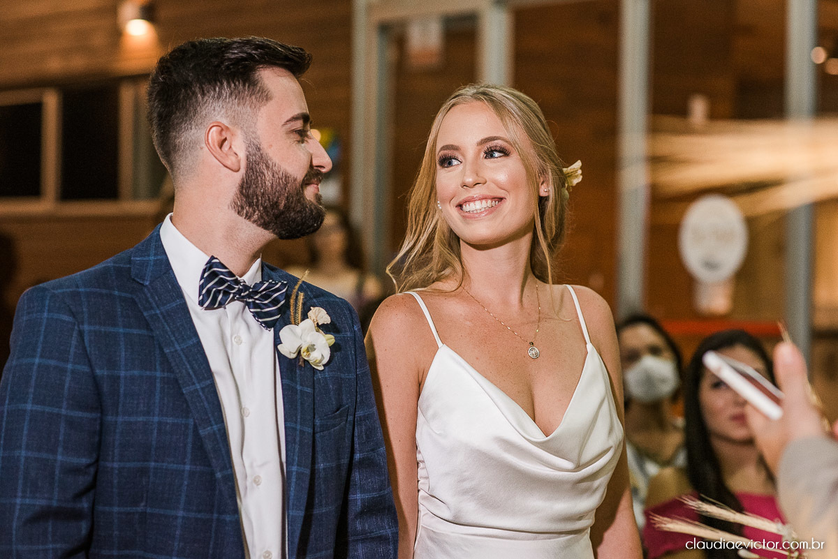 Casamento estilo mini wedding na praça do papa Gourmet noivo noiva casamento fotógrafo de casamento em vila velha fotógrafo de casamento em vitória fotógrafo de casamento espirito santo es vestido buquê decoração de casamento ao ar livre