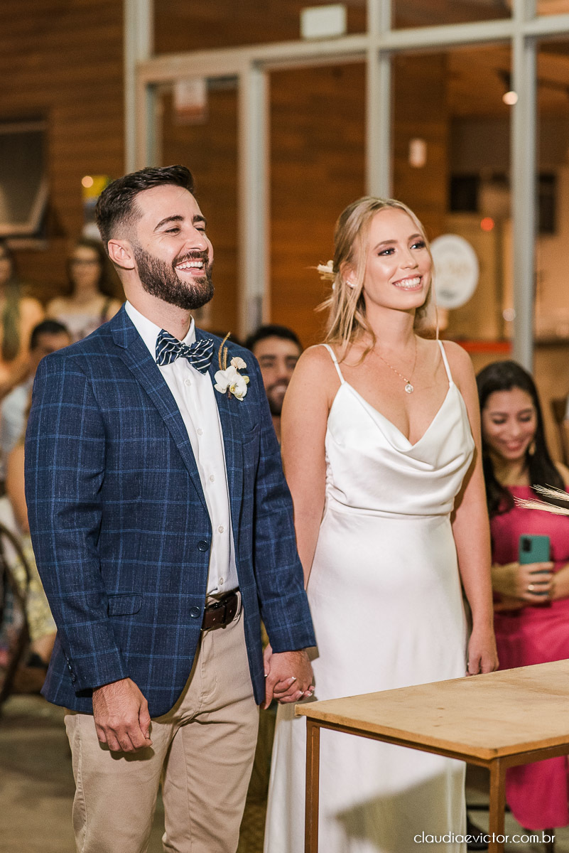 Casamento estilo mini wedding na praça do papa Gourmet noivo noiva casamento fotógrafo de casamento em vila velha fotógrafo de casamento em vitória fotógrafo de casamento espirito santo es vestido buquê decoração de casamento ao ar livre