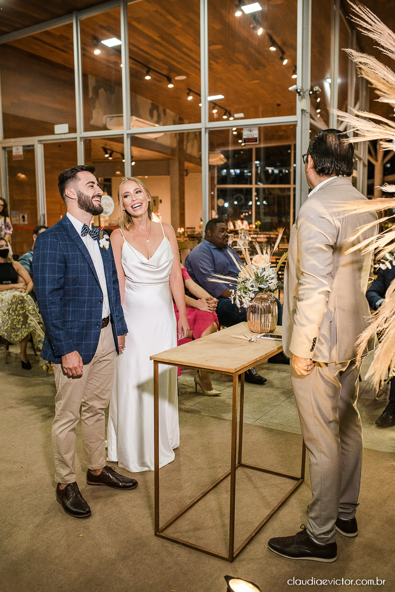 Casamento estilo mini wedding na praça do papa Gourmet noivo noiva casamento fotógrafo de casamento em vila velha fotógrafo de casamento em vitória fotógrafo de casamento espirito santo es vestido buquê decoração de casamento ao ar livre