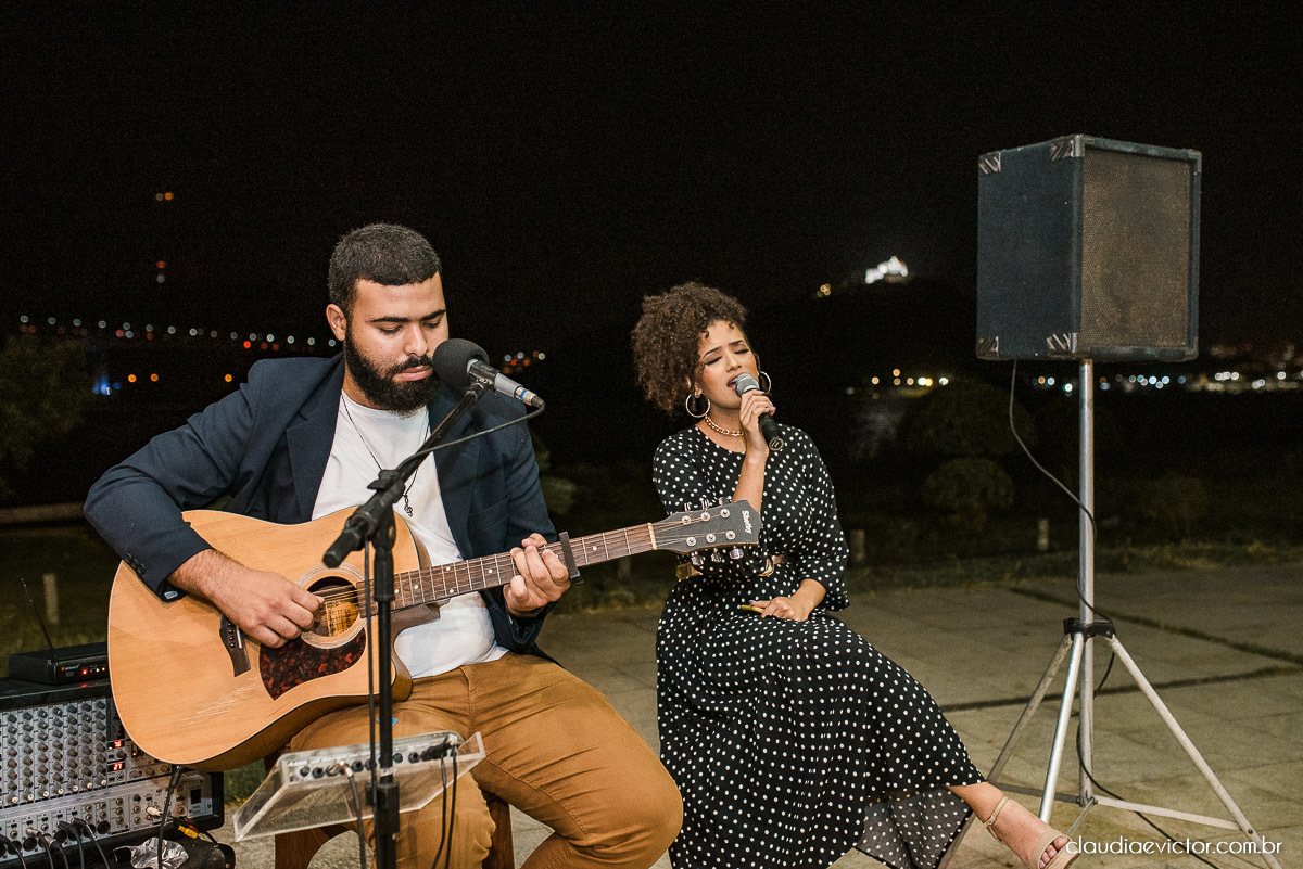 Casamento estilo mini wedding na praça do papa Gourmet noivo noiva casamento fotógrafo de casamento em vila velha fotógrafo de casamento em vitória fotógrafo de casamento espirito santo es vestido buquê decoração de casamento ao ar livre