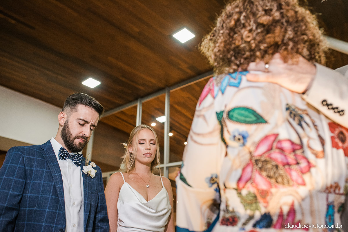 Casamento estilo mini wedding na praça do papa Gourmet noivo noiva casamento fotógrafo de casamento em vila velha fotógrafo de casamento em vitória fotógrafo de casamento espirito santo es vestido buquê decoração de casamento ao ar livre