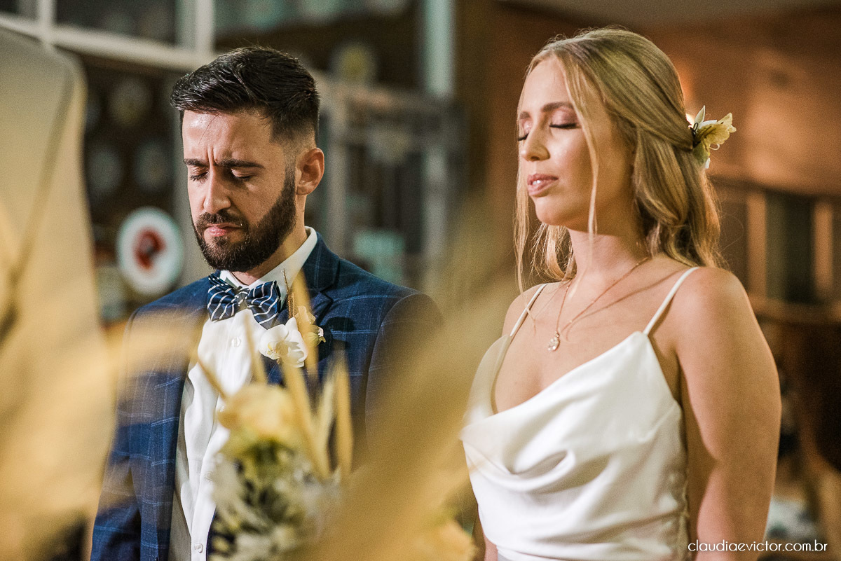 Casamento estilo mini wedding na praça do papa Gourmet noivo noiva casamento fotógrafo de casamento em vila velha fotógrafo de casamento em vitória fotógrafo de casamento espirito santo es vestido buquê decoração de casamento ao ar livre