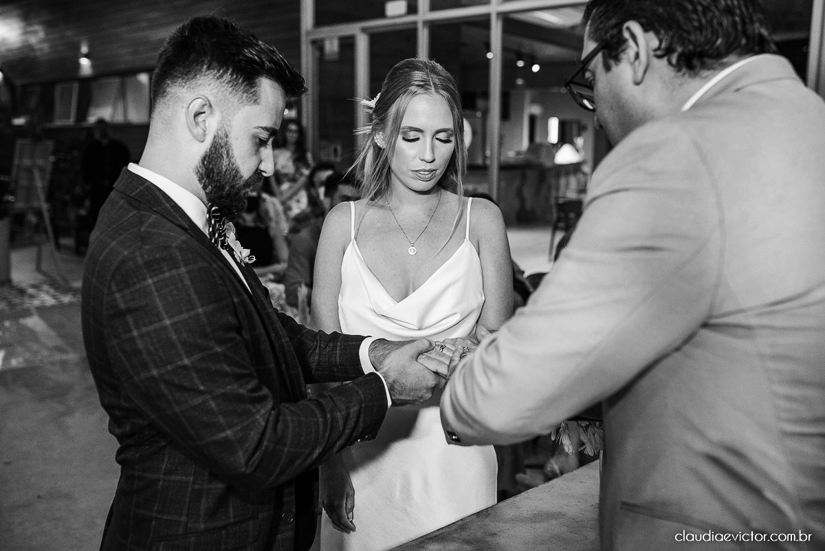 Casamento estilo mini wedding na praça do papa Gourmet noivo noiva casamento fotógrafo de casamento em vila velha fotógrafo de casamento em vitória fotógrafo de casamento espirito santo es vestido buquê decoração de casamento ao ar livre