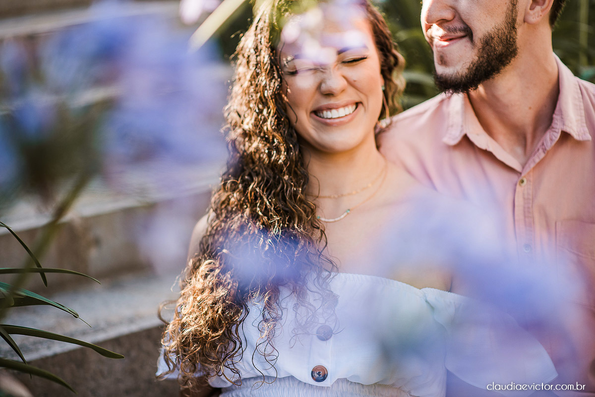 Ensaio casal pre wedding em pedra azul flores casamento fotógrafo de casamento em vila velha fotógrafo de casamento em vitória espirito santo es noivo noiva montanhas por do sol