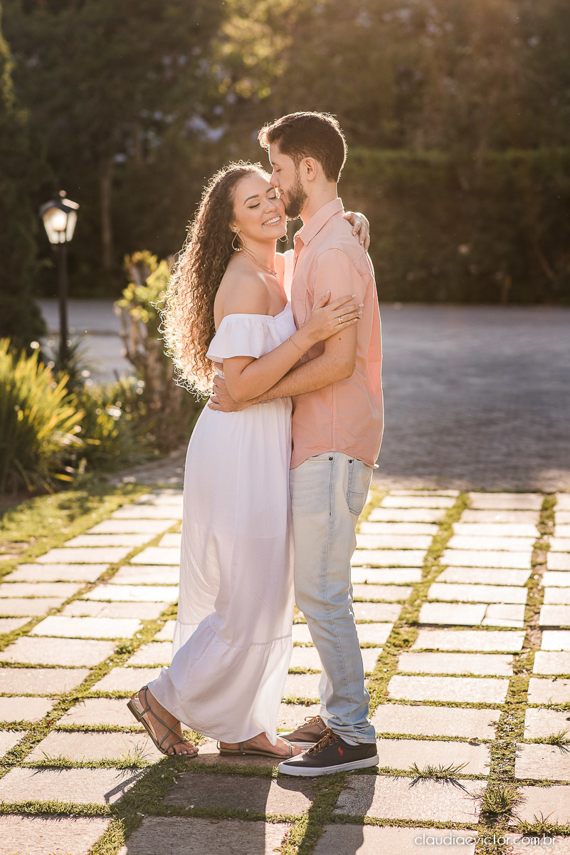 Ensaio casal pre wedding em pedra azul flores casamento fotógrafo de casamento em vila velha fotógrafo de casamento em vitória espirito santo es noivo noiva montanhas por do sol