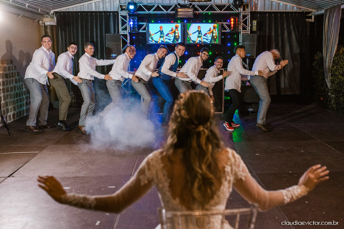 casamento cerimonial warung carapebus fotógrafo de casamento em vila velha fotógrafo de casamento em vitória espirito santo es noivo noiva inspiração vestido de noiva casamento na praia ao ar livre decoração por do sol 