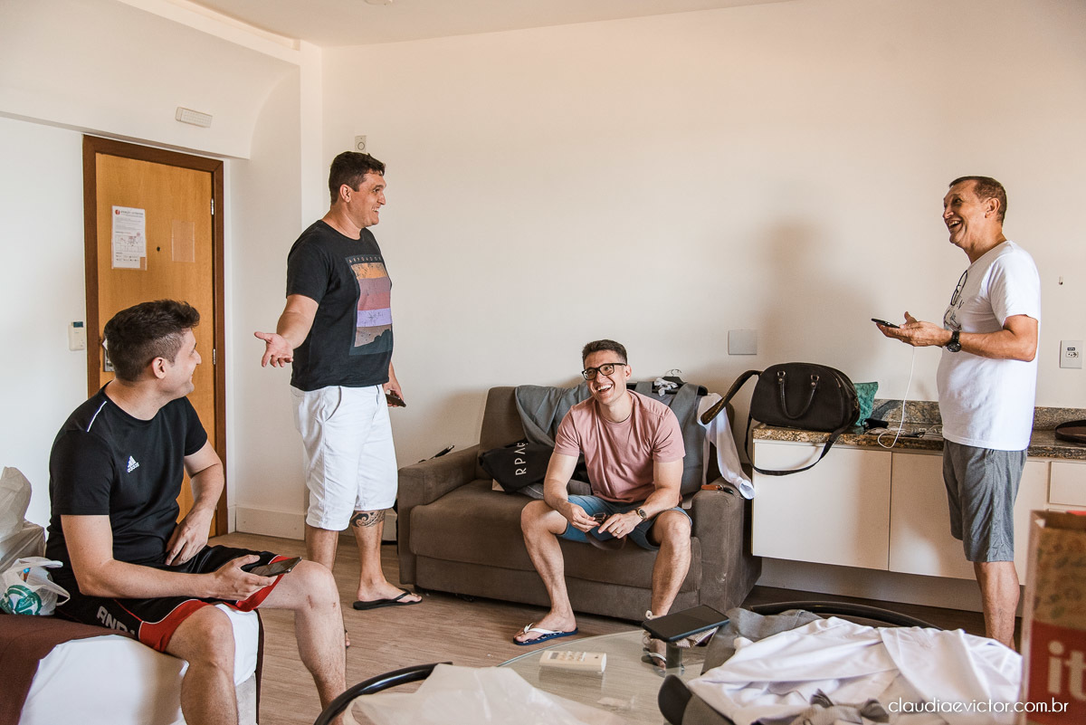 casamento cerimonial warung carapebus fotógrafo de casamento em vila velha fotógrafo de casamento em vitória espirito santo es noivo noiva inspiração vestido de noiva casamento na praia ao ar livre decoração por do sol 