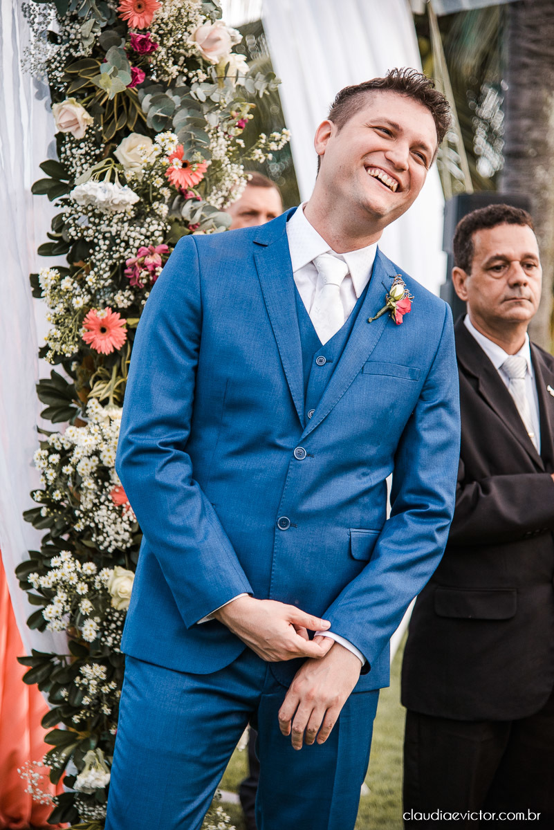 casamento cerimonial warung carapebus fotógrafo de casamento em vila velha fotógrafo de casamento em vitória espirito santo es noivo noiva inspiração vestido de noiva casamento na praia ao ar livre decoração por do sol 