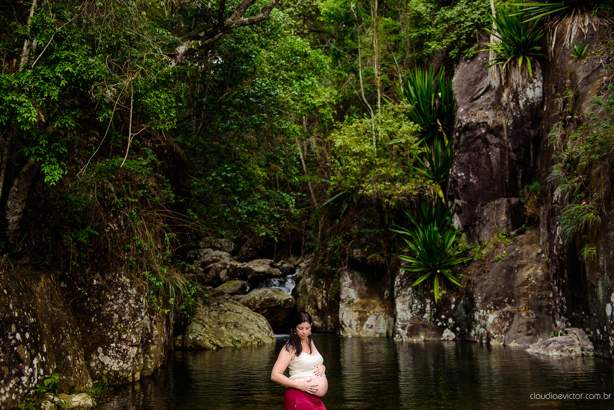 fotógrafos de gestante de Vila Velha com ensaio realizado em Alto Caparaó - MG com lindas fotos ao ar livre na floresta e na cachoeira das Andorinhas por fotógrafos de casamento de Vila Velha fotógrafos de casamento de Vitória Espirito Santo ES