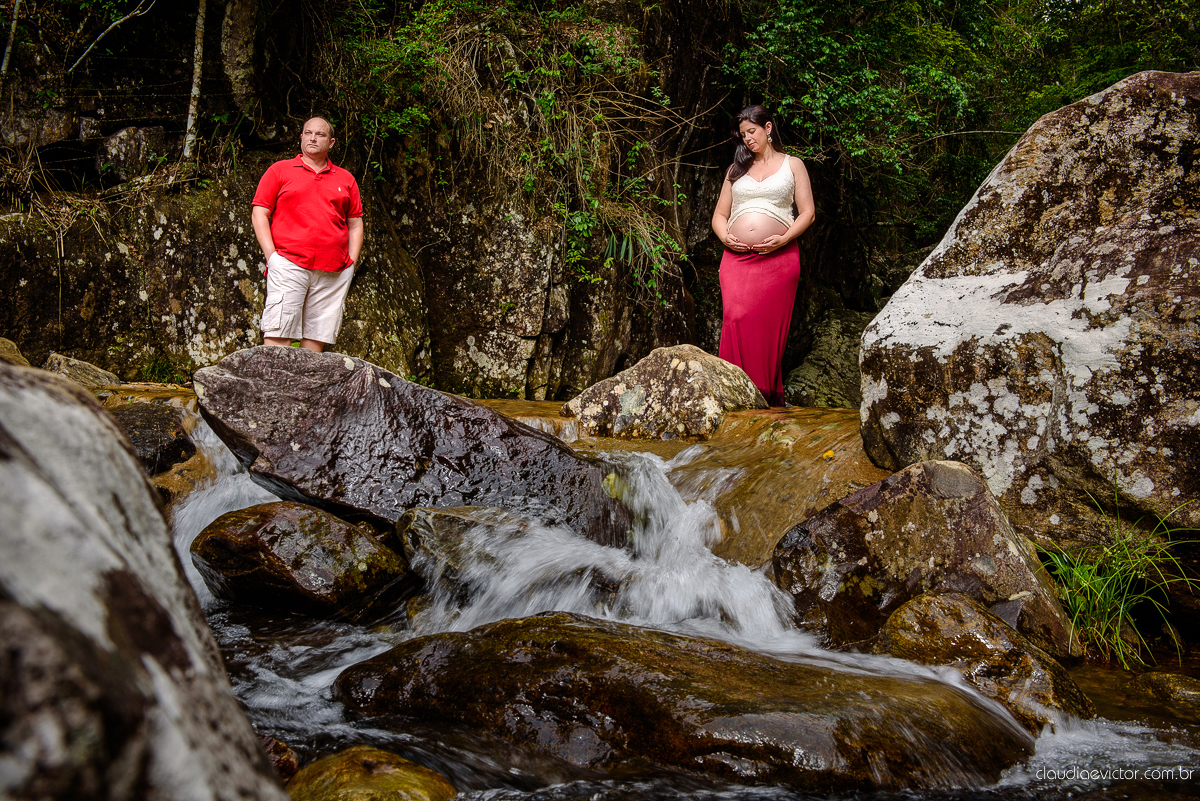 fotógrafos de gestante de Vila Velha com ensaio realizado em Alto Caparaó - MG com lindas fotos ao ar livre na floresta e na cachoeira das Andorinhas por fotógrafos de casamento de Vila Velha fotógrafos de casamento de Vitória Espirito Santo ES