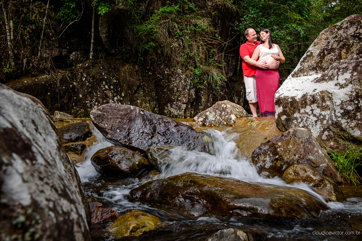 fotógrafos de gestante de Vila Velha com ensaio realizado em Alto Caparaó - MG com lindas fotos ao ar livre na floresta e na cachoeira das Andorinhas por fotógrafos de casamento de Vila Velha fotógrafos de casamento de Vitória Espirito Santo ES