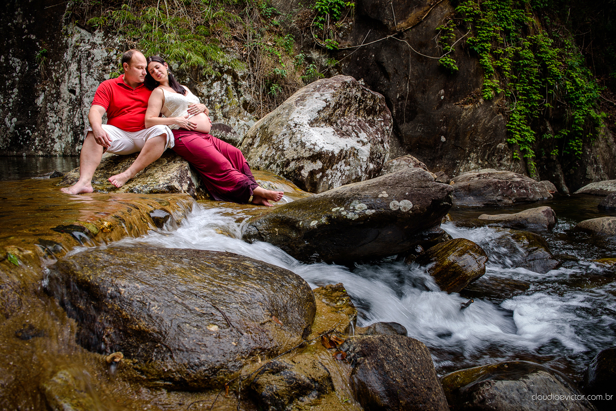fotógrafos de gestante de Vila Velha com ensaio realizado em Alto Caparaó - MG com lindas fotos ao ar livre na floresta e na cachoeira das Andorinhas por fotógrafos de casamento de Vila Velha fotógrafos de casamento de Vitória Espirito Santo ES
