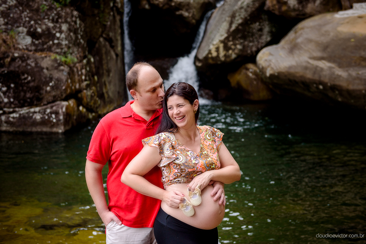 fotógrafos de gestante de Vila Velha com ensaio realizado em Alto Caparaó - MG com lindas fotos ao ar livre na floresta e na cachoeira das Andorinhas por fotógrafos de casamento de Vila Velha fotógrafos de casamento de Vitória Espirito Santo ES