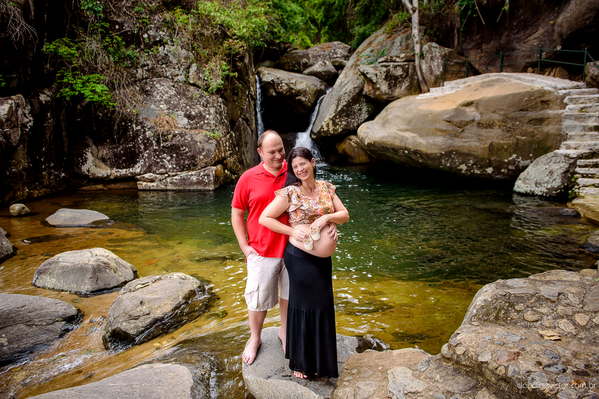 fotógrafos de gestante de Vila Velha com ensaio realizado em Alto Caparaó - MG com lindas fotos ao ar livre na floresta e na cachoeira das Andorinhas por fotógrafos de casamento de Vila Velha fotógrafos de casamento de Vitória Espirito Santo ES
