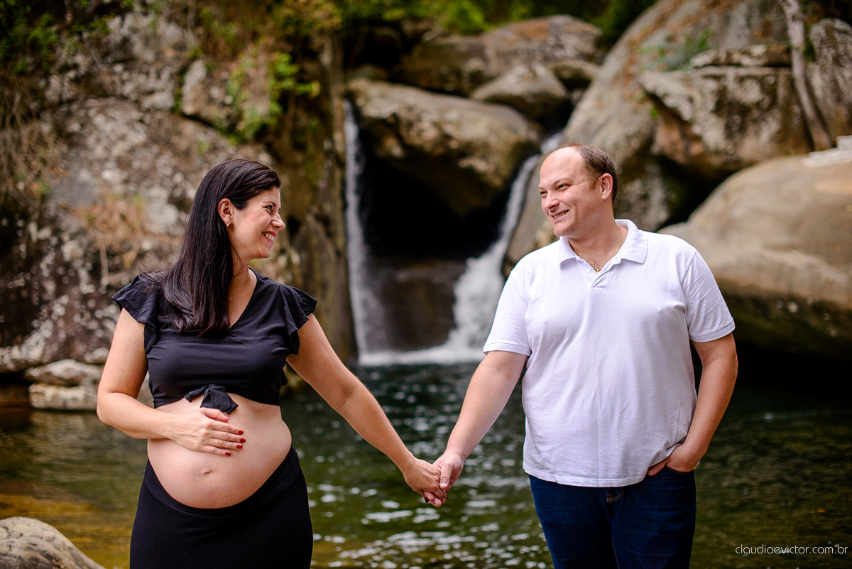fotógrafos de gestante de Vila Velha com ensaio realizado em Alto Caparaó - MG com lindas fotos ao ar livre na floresta e na cachoeira das Andorinhas por fotógrafos de casamento de Vila Velha fotógrafos de casamento de Vitória Espirito Santo ES