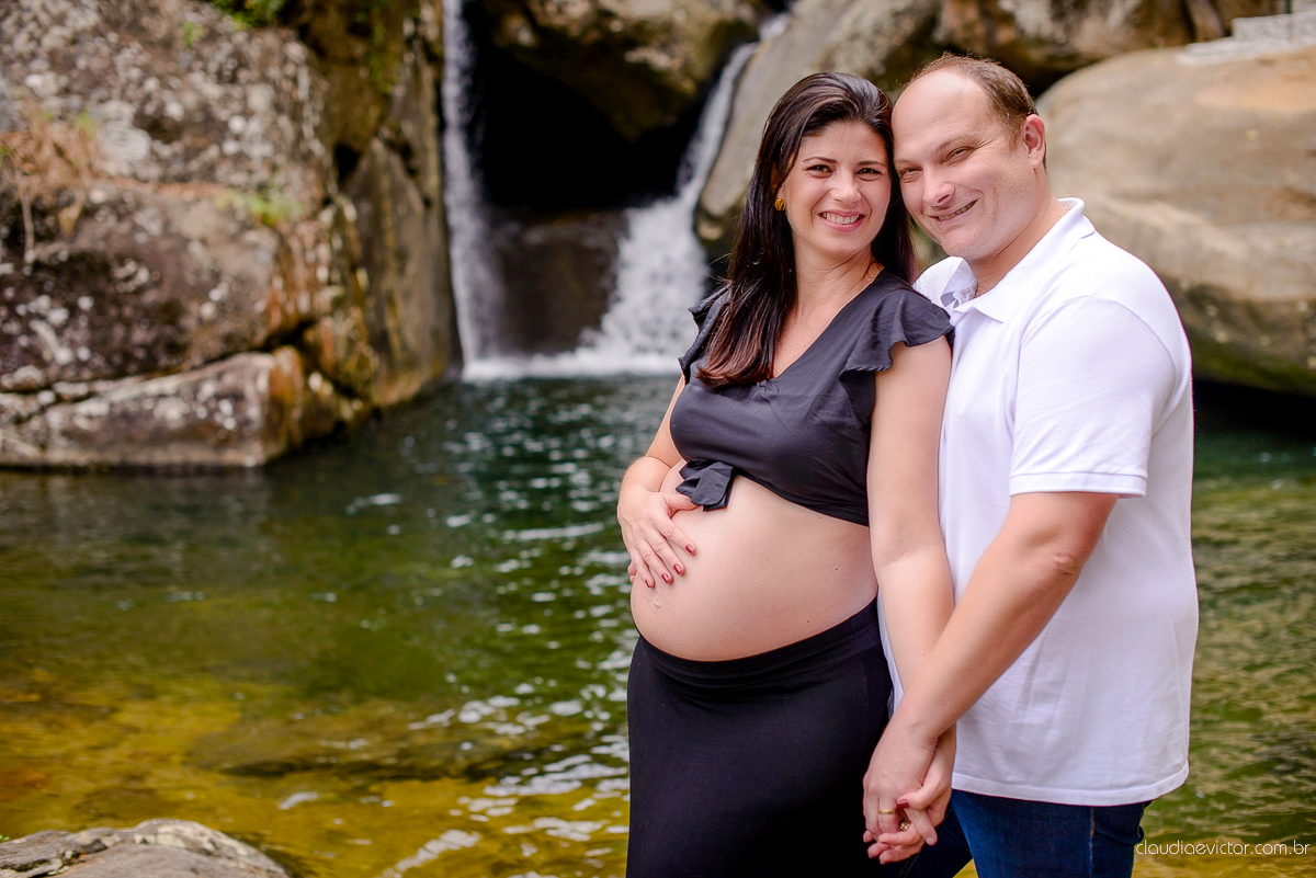 fotógrafos de gestante de Vila Velha com ensaio realizado em Alto Caparaó - MG com lindas fotos ao ar livre na floresta e na cachoeira das Andorinhas por fotógrafos de casamento de Vila Velha fotógrafos de casamento de Vitória Espirito Santo ES