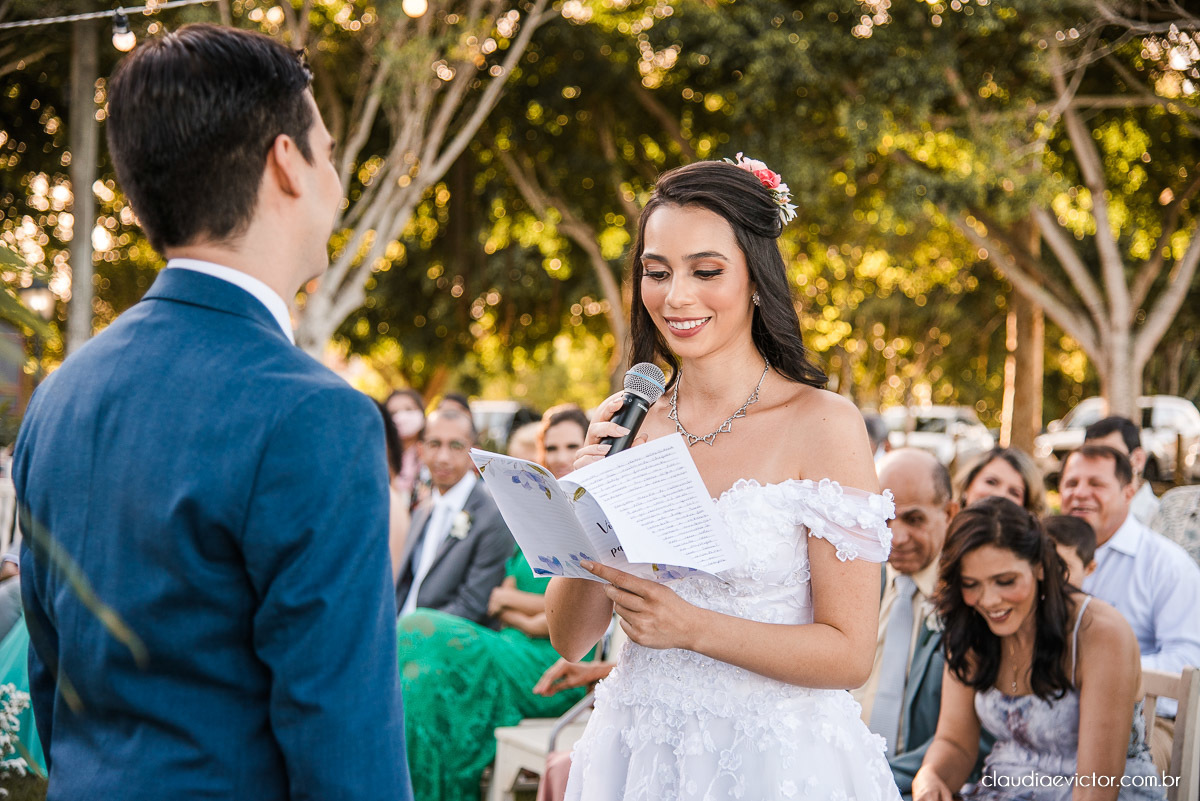 casamento ao ar livre de dia mini wedding vestido de noiva noivo bride wedding inspiration fotografo de casamento em vila velha fotografo de casamento em vitória espirito santo es ninho da roxinha serra por do sol de frente do mar