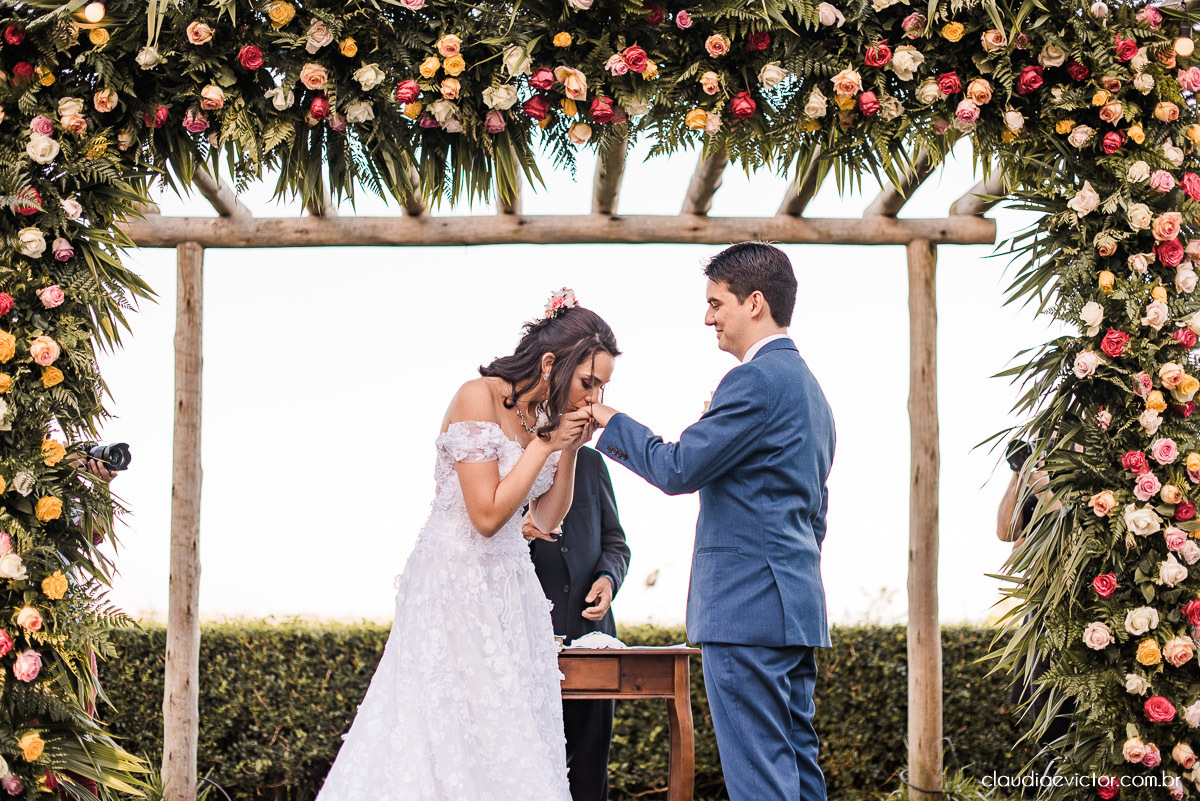 casamento ao ar livre de dia mini wedding vestido de noiva noivo bride wedding inspiration fotografo de casamento em vila velha fotografo de casamento em vitória espirito santo es ninho da roxinha serra por do sol de frente do mar