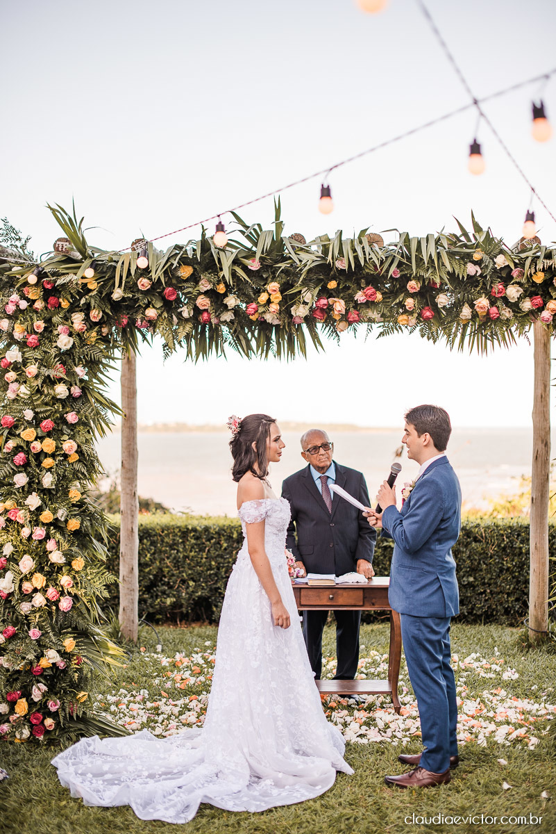 casamento ao ar livre de dia mini wedding vestido de noiva noivo bride wedding inspiration fotografo de casamento em vila velha fotografo de casamento em vitória espirito santo es ninho da roxinha serra por do sol de frente do mar