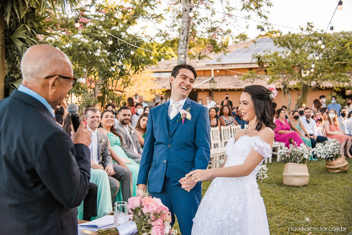 casamento ao ar livre de dia mini wedding vestido de noiva noivo bride wedding inspiration fotografo de casamento em vila velha fotografo de casamento em vitória espirito santo es ninho da roxinha serra por do sol de frente do mar