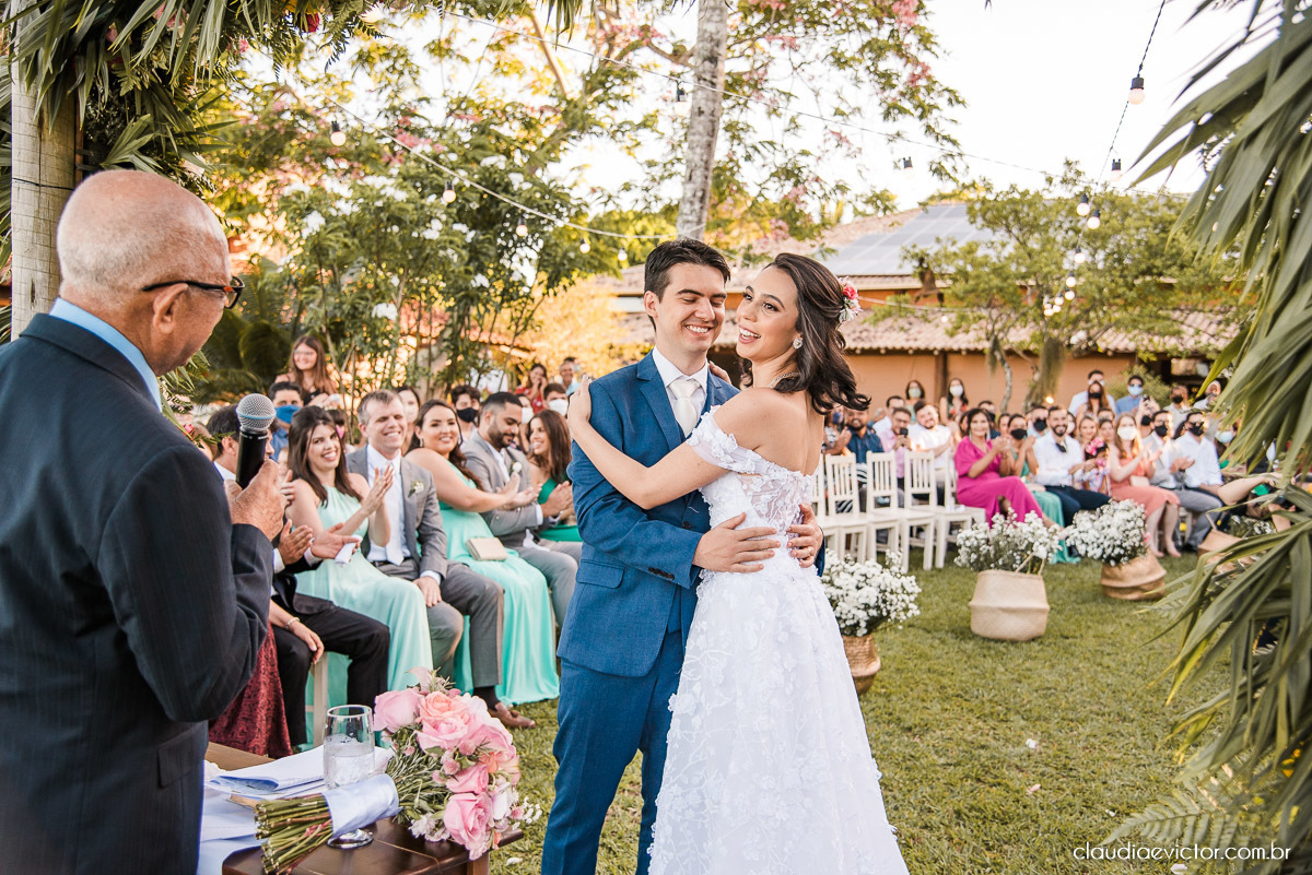casamento ao ar livre de dia mini wedding vestido de noiva noivo bride wedding inspiration fotografo de casamento em vila velha fotografo de casamento em vitória espirito santo es ninho da roxinha serra por do sol de frente do mar