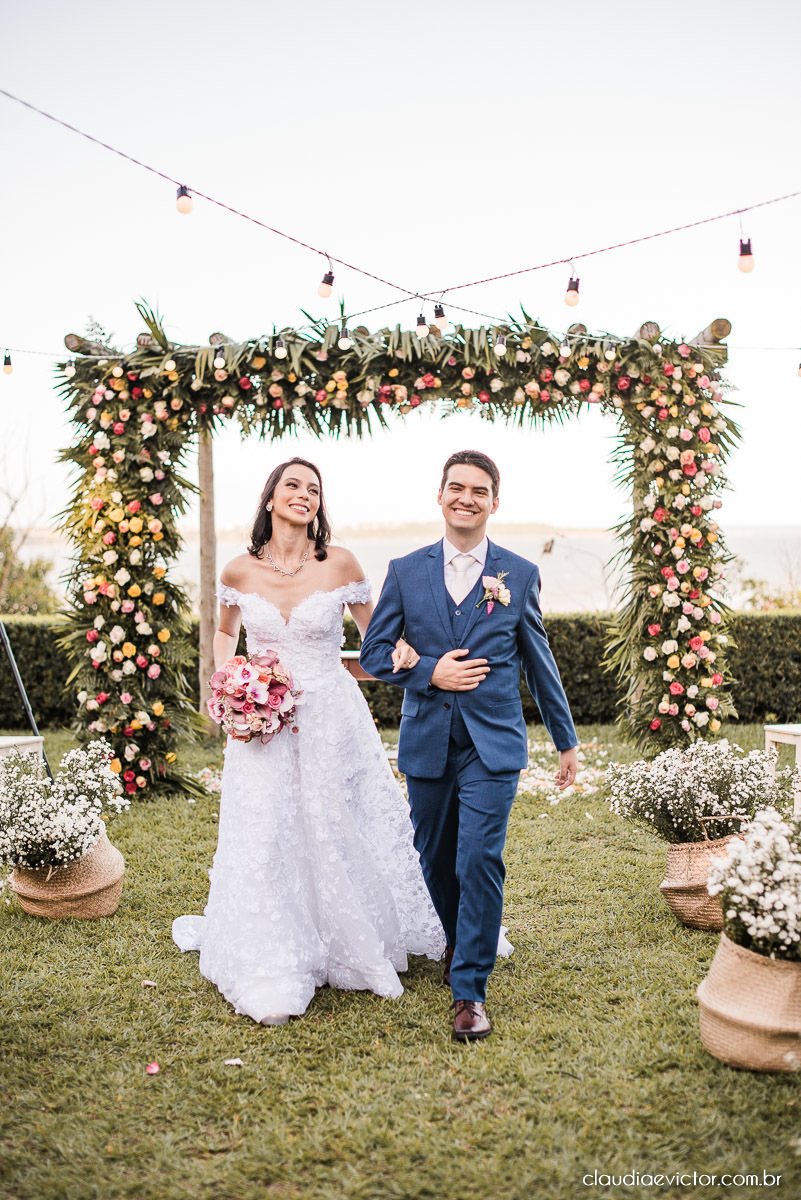 casamento ao ar livre de dia mini wedding vestido de noiva noivo bride wedding inspiration fotografo de casamento em vila velha fotografo de casamento em vitória espirito santo es ninho da roxinha serra por do sol de frente do mar