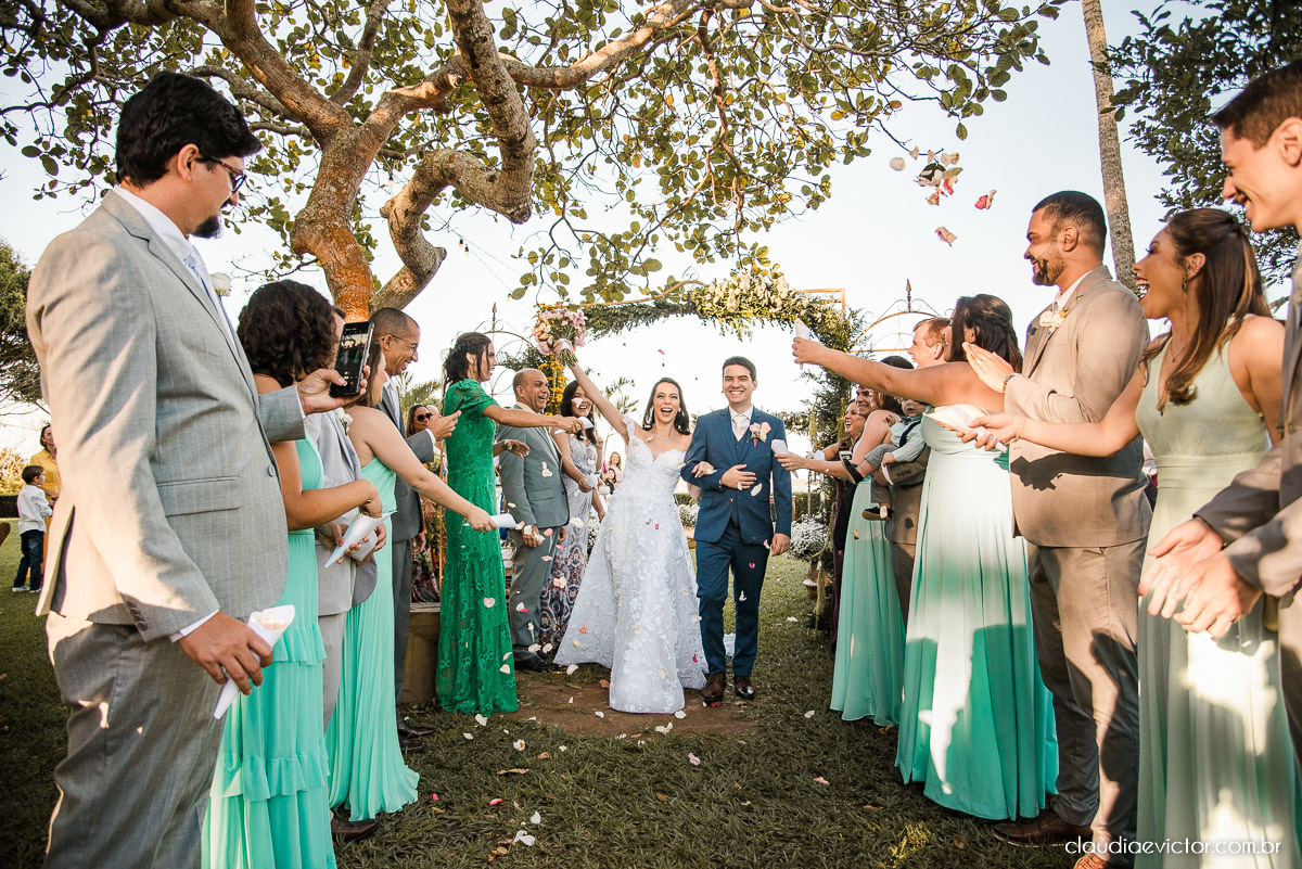 casamento ao ar livre de dia mini wedding vestido de noiva noivo bride wedding inspiration fotografo de casamento em vila velha fotografo de casamento em vitória espirito santo es ninho da roxinha serra por do sol de frente do mar