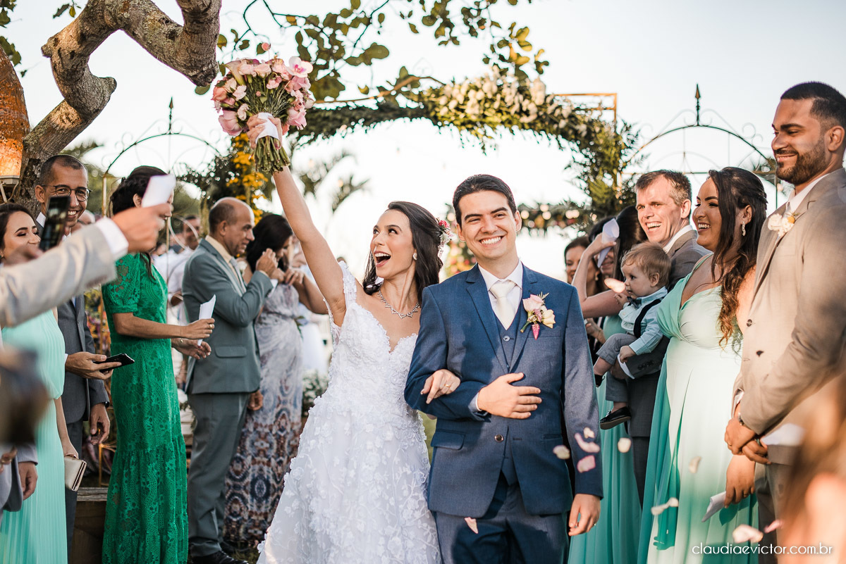 casamento ao ar livre de dia mini wedding vestido de noiva noivo bride wedding inspiration fotografo de casamento em vila velha fotografo de casamento em vitória espirito santo es ninho da roxinha serra por do sol de frente do mar