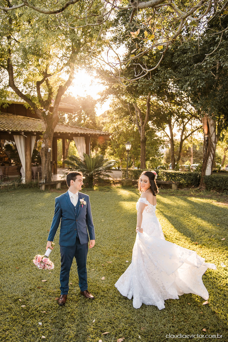 casamento ao ar livre de dia mini wedding vestido de noiva noivo bride wedding inspiration fotografo de casamento em vila velha fotografo de casamento em vitória espirito santo es ninho da roxinha serra por do sol de frente do mar