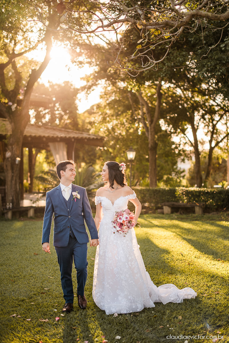 casamento ao ar livre de dia mini wedding vestido de noiva noivo bride wedding inspiration fotografo de casamento em vila velha fotografo de casamento em vitória espirito santo es ninho da roxinha serra por do sol de frente do mar
